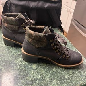Size 10 Women’s Boots